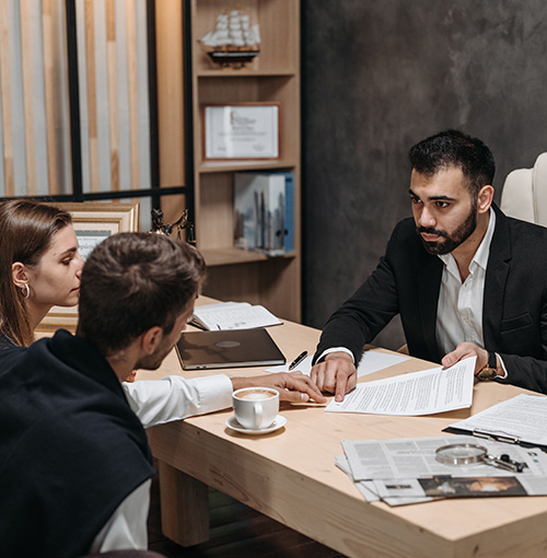 Why Hiring A Newcastle Conveyancer Can Reduce Settlement Risks